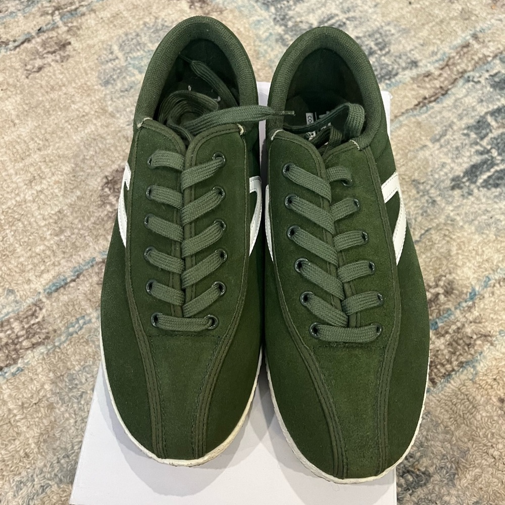 Almost new  used once size 8 women’s Tretorn shoes.